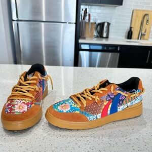 Shoe for men. Biti’s Hunter, colorful, with flowers. Vietnamese Brand